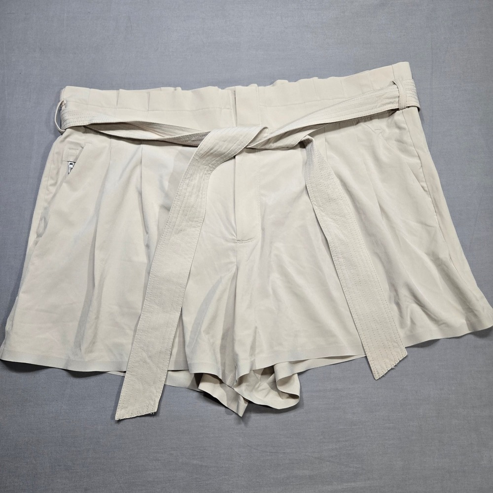 Athleta Skyline Short II Size 18 Beige High‎ Rise Tie Waist Pleated